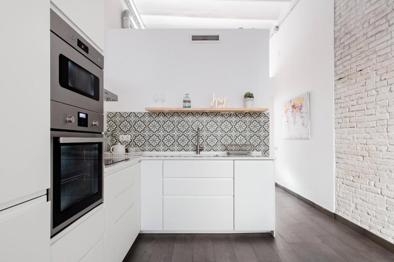 Stylish Apartment With Terrace For Couple Or Family Барселона Екстериор снимка
