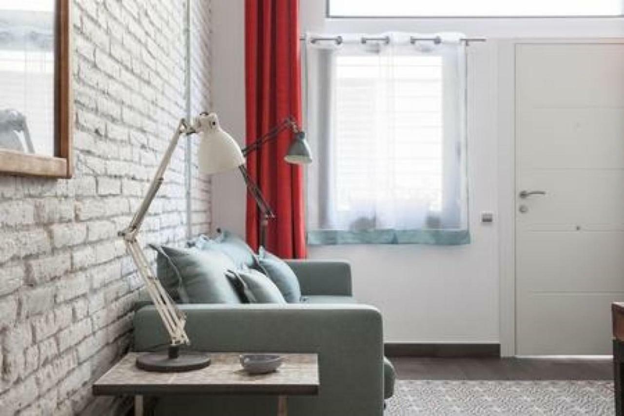 Stylish Apartment With Terrace For Couple Or Family Барселона Екстериор снимка